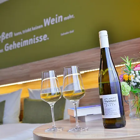 Hotell Parkhotel Landau 4*